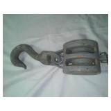 Double pulley with hook - excellent & huge.