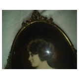 Convex oval picture frame & portrait  vintage
