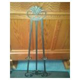 Metal tripod excellent, ornate.