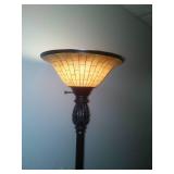 6 foot floor lamp excellent - newer style.