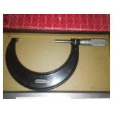 Starrett micrometer 4 inch in box.