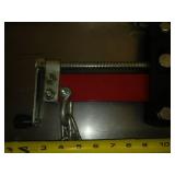 Heavy duty centering support lift