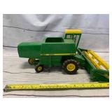 John Deere Ertl 6600 Combine 