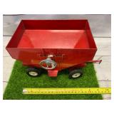 Ertl International Green Cart 