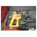 DeWalt 24V Cordless Rotary Hammer Steel Drilling 1/2" DW064  with Battery (x3), Charger, Case