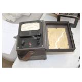 Vintage 1943 Vibrotest U.S. Navy Type CV Megohm Meter 100Megohms-600V 218  with Case