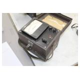 Vintage 1943 Vibrotest U.S. Navy Type CV Megohm Meter 100Megohms-600V 218  with Case