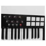 Working M-AUDIO Oxygen 49 Electric Keyboard