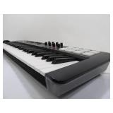 Working M-AUDIO Oxygen 49 Electric Keyboard