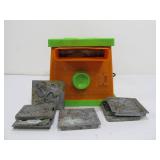 Vintage CREEPY CRAWLERS Set w/Molds