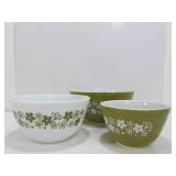 Set of 3 Matching Vintage PYREX Nesting Bowls
