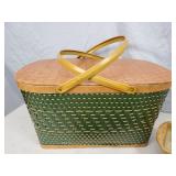 Hawkeye Burlington Picnic Basket, Pampered Chef