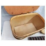 Hawkeye Burlington Picnic Basket, Pampered Chef