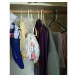 Collection of Home Décor and Linens