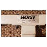 Hoist bench press seat with leg lift