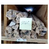 1 3/8" x 1 3/8" Red Oak Inside Corners (SC6C)