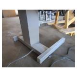 ADJUSTABLE WORK STATION AND WORK TABLE