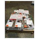 Pallet with mixed Vinyl Flooring see pictures