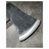HUSKY 3.5 LB. PREMIUM SINGLE BIT MICHIGAN AXE WITH 34 IN. FIBERGLASS HANDLE. SEE PICTURES!!