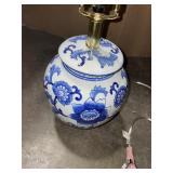 DECOR THERAPY CERAMIC CHIC 21 IN. BLUE AND WHITE TABLE LAMP. SEE PICTURES!!