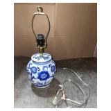 DECOR THERAPY CERAMIC CHIC 21 IN. BLUE AND WHITE TABLE LAMP. SEE PICTURES!!