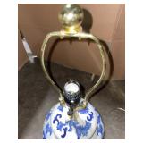 DECOR THERAPY CERAMIC CHIC 21 IN. BLUE AND WHITE TABLE LAMP. SEE PICTURES!!