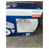 COMMERCIAL ELECTRIC 4 IN. WHITE LED SWIVEL BAFFLE ROUND TRIM NEW CONSTRUCTION AND REMODEL RECESSED LIGHTING KIT WITH LED BULB. SEE PICTURES!!