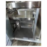 DYNA-GLO 4-BURNER PROPANE GAS GRILL IN STAINLESS STEEL WITH GRIDDLE. SEE PICTURES!!