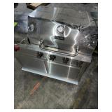 DYNA-GLO 4-BURNER PROPANE GAS GRILL IN STAINLESS STEEL WITH GRIDDLE. SEE PICTURES!!
