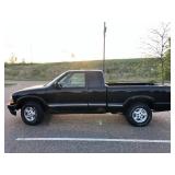 2000 Chevrolet S-10 - 1 OWNER - 4X4