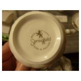 Very pretty china teapot and 5 cups and saucers