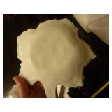 Set of milk glass plates shaped like a leaf, one larger plate and 4 smaller, all in good condition, no chips, breaks