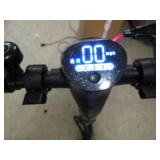 Glarewheel electric scooter powers ...