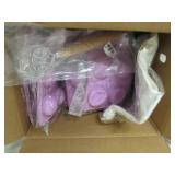 Box of random baking items, silicon...
