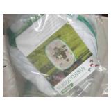 Box of random baking items, silicon...