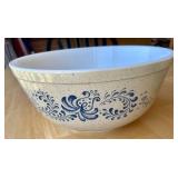 Nesting Pyrex Bowls