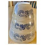 Nesting Pyrex Bowls