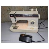 Vintage Singer Sewing Machine Model 1425