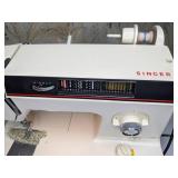 Vintage Singer Sewing Machine Model 1425