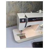 Vintage Singer Sewing Machine Model 1425
