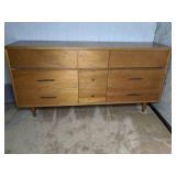 Elegant Vintage Mid-Century 9- Drawer Dresser