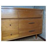 Elegant Vintage Mid-Century 9- Drawer Dresser