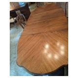 Stunning Wooden Table w/ (2) Leaves & (4) Chairs