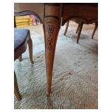 Stunning Wooden Table w/ (2) Leaves & (4) Chairs