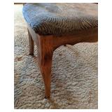 Stunning Wooden Table w/ (2) Leaves & (4) Chairs