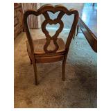Stunning Wooden Table w/ (2) Leaves & (4) Chairs