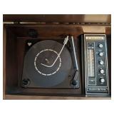 Beautiful Vintage Music Marque Built in Turntable & Radio