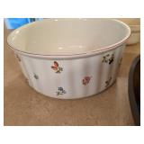 NordicWear Platter Holder, Villeroy & Boch Soufflé Round Casserole Dish, & Misc. Bake wear