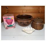 Adorable Hummingbird Feeder, Pottery, Medium Seashell
