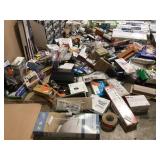 Mix pallet of small houseware items & plumbing accessaries (see all pictures)